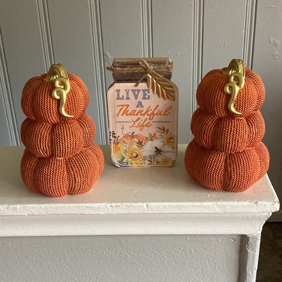 NWT BUNDLE- 2 TRIPLE STACKED TEXTURED ORANGE PUMPKINS GOLD STEMS & WOOD SIGN - Picture 10 of 17